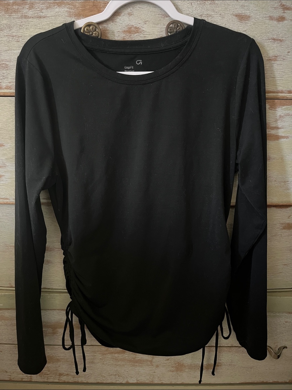 GAP Black Long Sleeve Side-Ruched Tee brushed tech jersey /dry wicking